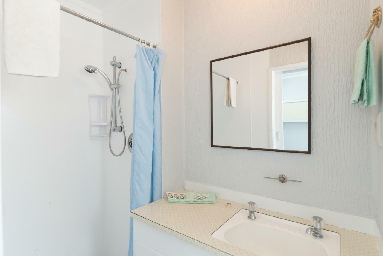 קופרס ביץ' San Marino Motor Lodge Absolute Beachfront מראה חיצוני תמונה
